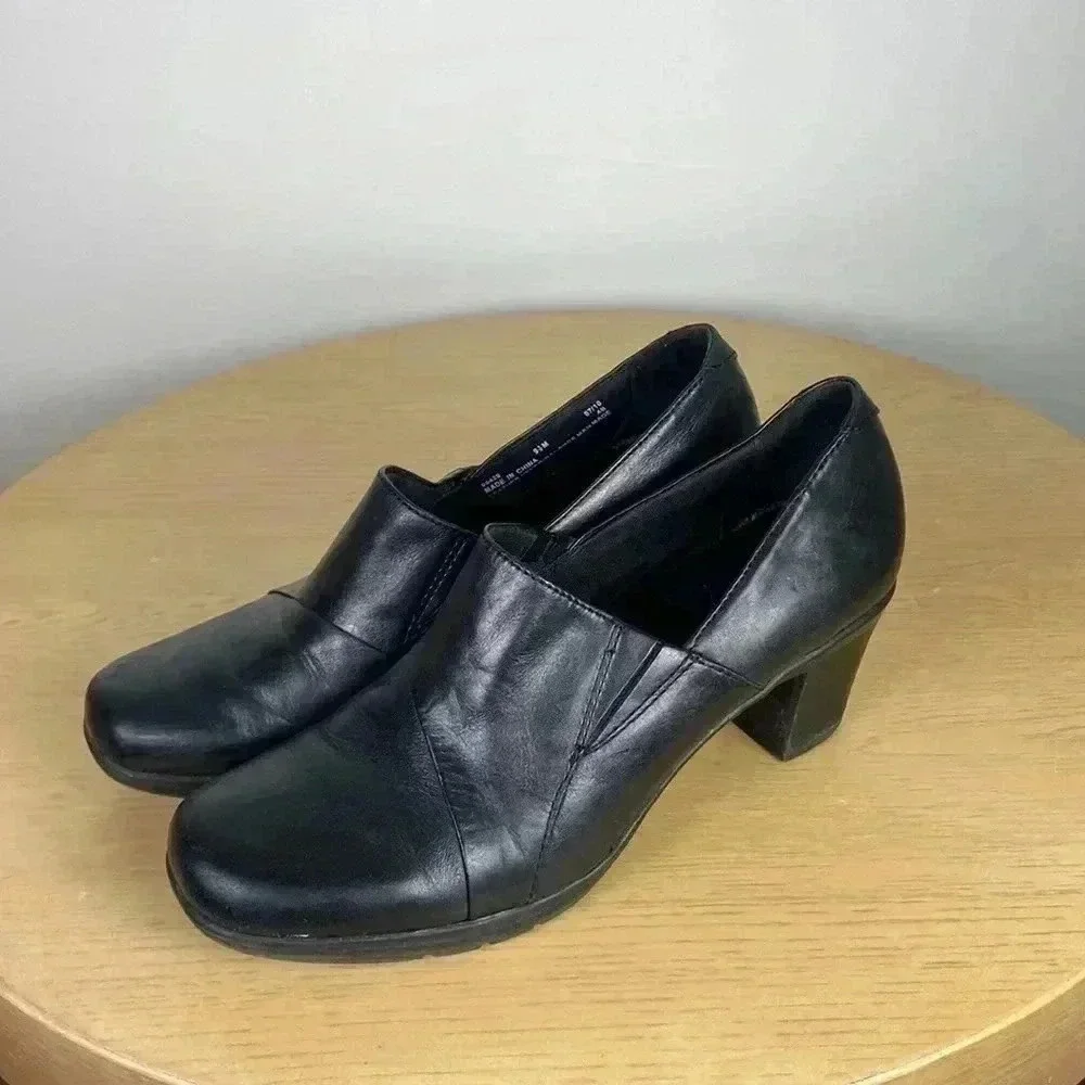 Clarks‎ Heeled Black Leather Loafer Womens 9.5 Business Casual Comfortable Shoe